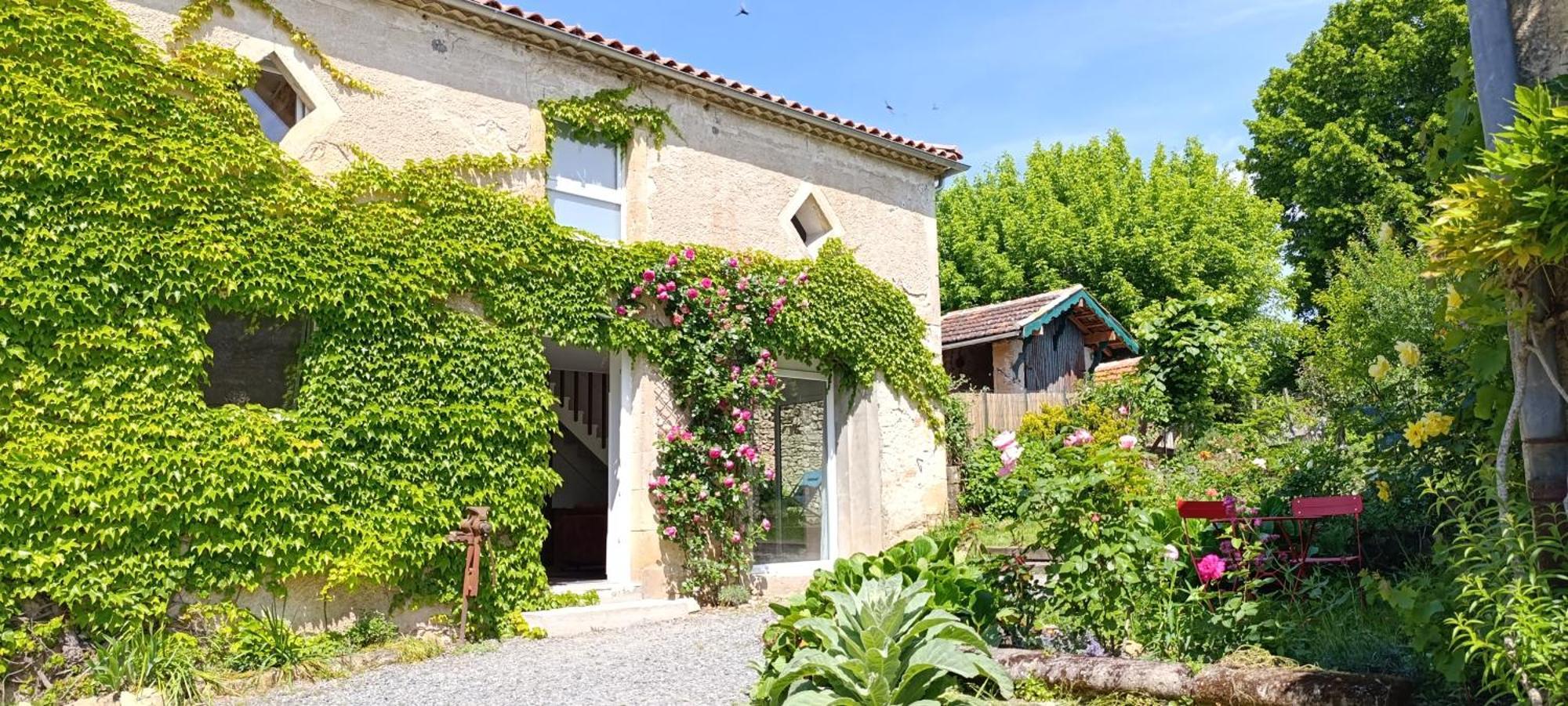 Maison Irondas Saint-Pierre-d'Aurillac Екстер'єр фото