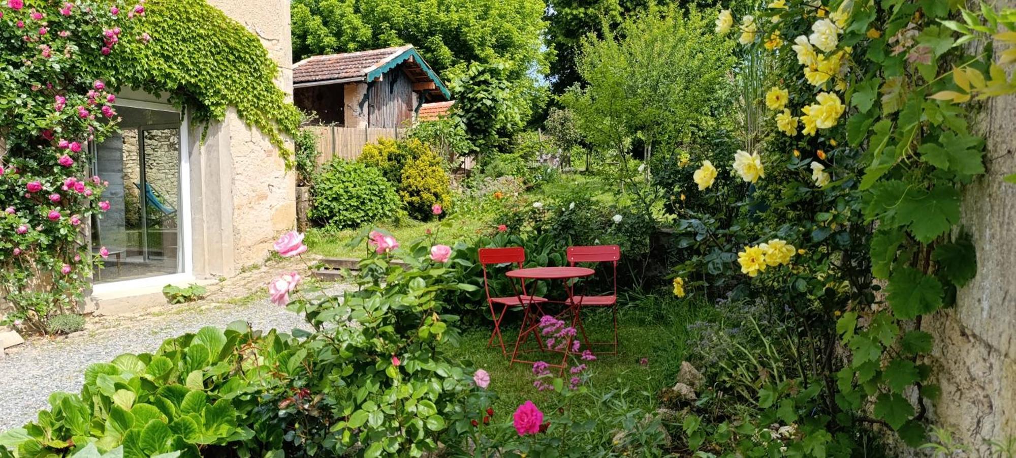 Maison Irondas Saint-Pierre-d'Aurillac Екстер'єр фото